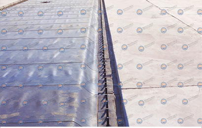 Installing water-stopped or air-stopped rubber sheet