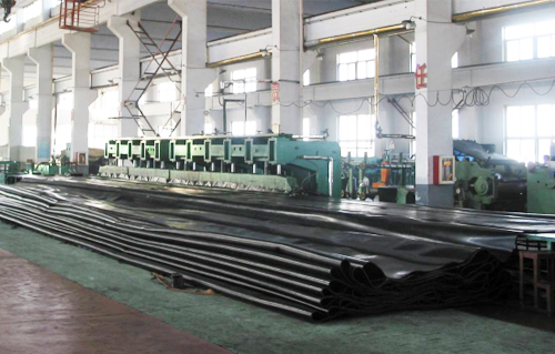 Small lap seam vulcanizing machine is 11 meters long, and it can produce rubber dam up to 3 meters high
